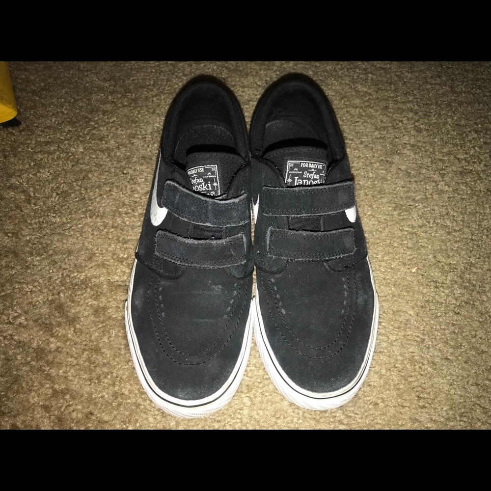 Black Velcro Janoski’s size 7